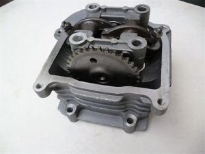 hlava válce 47,00 - komplet ( GY6 80 ccm ) 4T